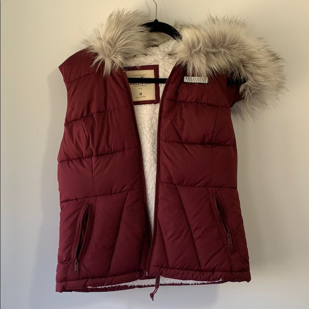 Hollister puffer vest size M